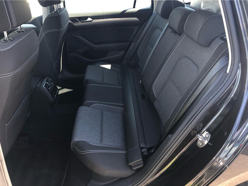 Volkswagen Passat Business 2.0 TDI 110kW DSG Var - fotka 12 z 28