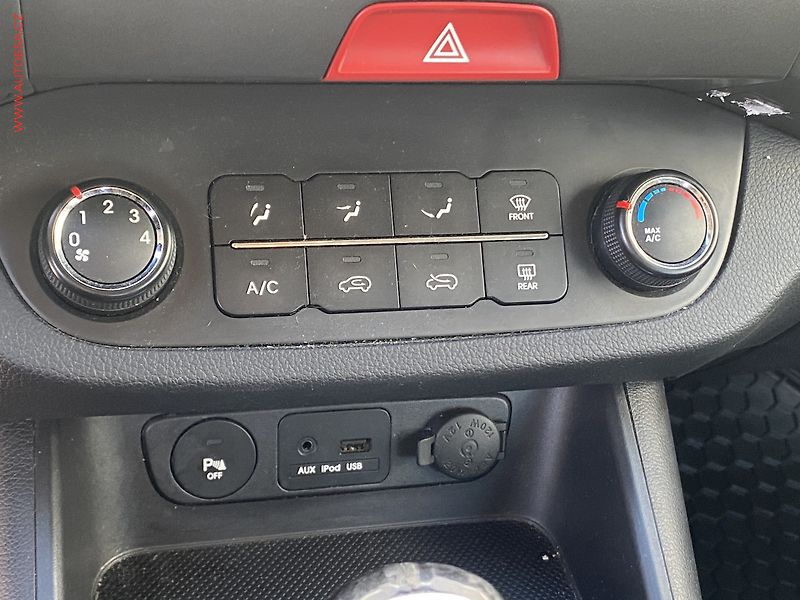 Kia Sportage (2010) 2.0CRDi AWD, Xenon, park - fotka 14 z 16