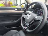 Volkswagen Passat R-LINE,MAX VÝBAVA,KRÁSNÝ,1.MAJ - náhled 17