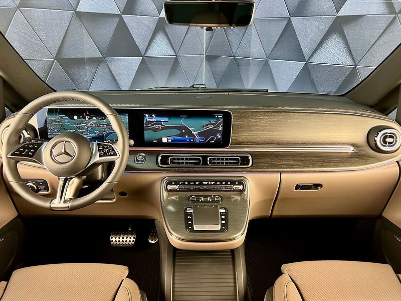 Mercedes-Benz Třídy V V300 4MATIC AMG EXCLUSIVE LONG - fotka 8 z 36