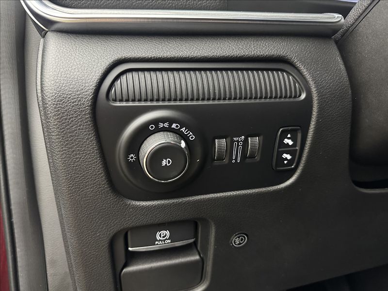 Jeep Wagoneer 5,7 V8 VZDUCH 7-MÍST DPH 360° - fotka 8 z 60