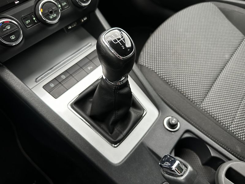 Škoda Octavia Combi 1.6 TDI Ambition - fotka 15 z 31