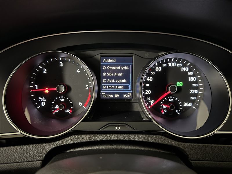 Volkswagen Passat 2,0 TDi  DSG R-Line LED Assist - fotka 27 z 44
