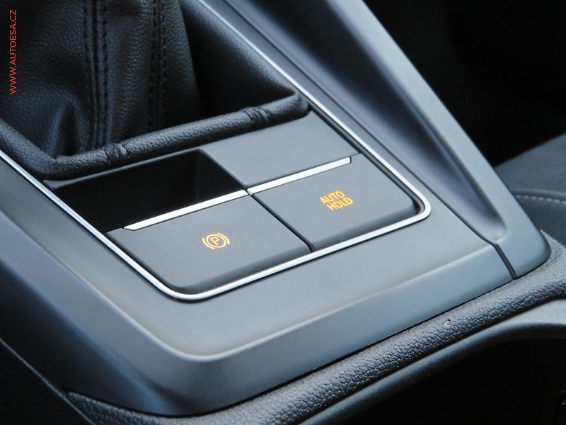 Volkswagen Golf (2020) 2.0 TDi, ČR, Life - fotka 37 z 44