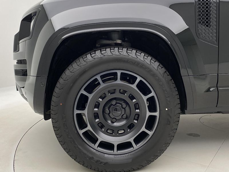 Land Rover Defender (2026) P635 OCTA BLACK AWD - fotka 18 z 77