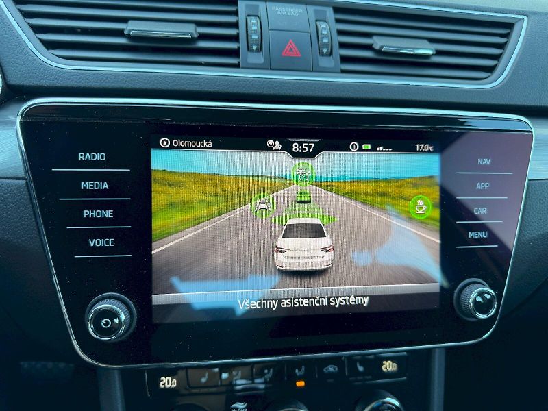 Škoda Superb (2022) 2.0 TDI 147kW 4x4 DSG Style - fotka 19 z 35