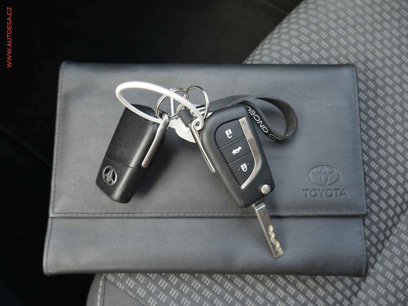 Toyota Corolla (2018) 1.6i, 1.maj,ČR, AC, TZ, park - fotka 15 z 16