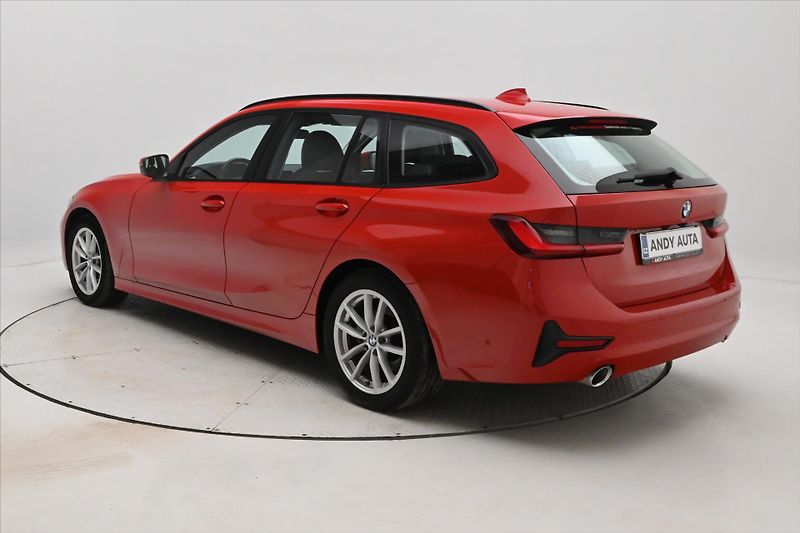BMW Řada 3 2,0 320d 140 kW Steptronic Zár - fotka 7 z 32
