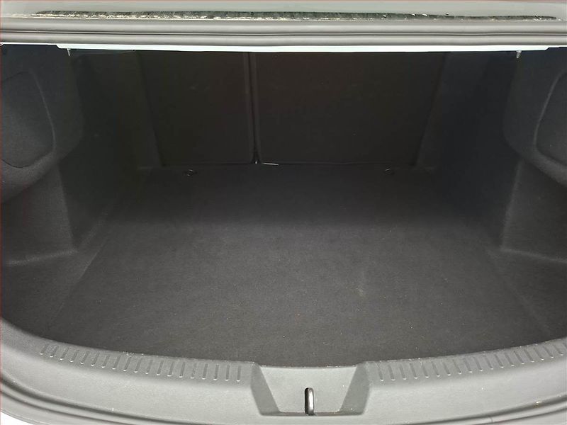 Renault Mégane (2017) 1.6 SCe, Tempomat - fotka 13 z 17