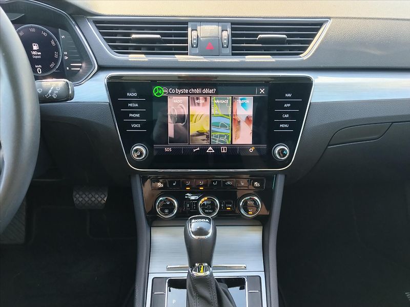 Škoda Superb 2.0TDI 110kW, DSG tažné - fotka 11 z 38