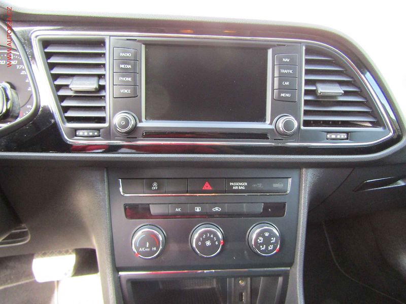 Seat Leon (2017) 2.0 TDi, DSG, navi - fotka 11 z 15