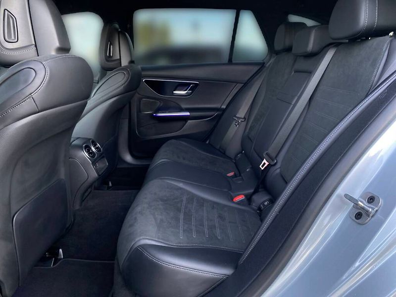 Mercedes-Benz Třídy C (2023) C 300 e kombi AMG - fotka 11 z 27