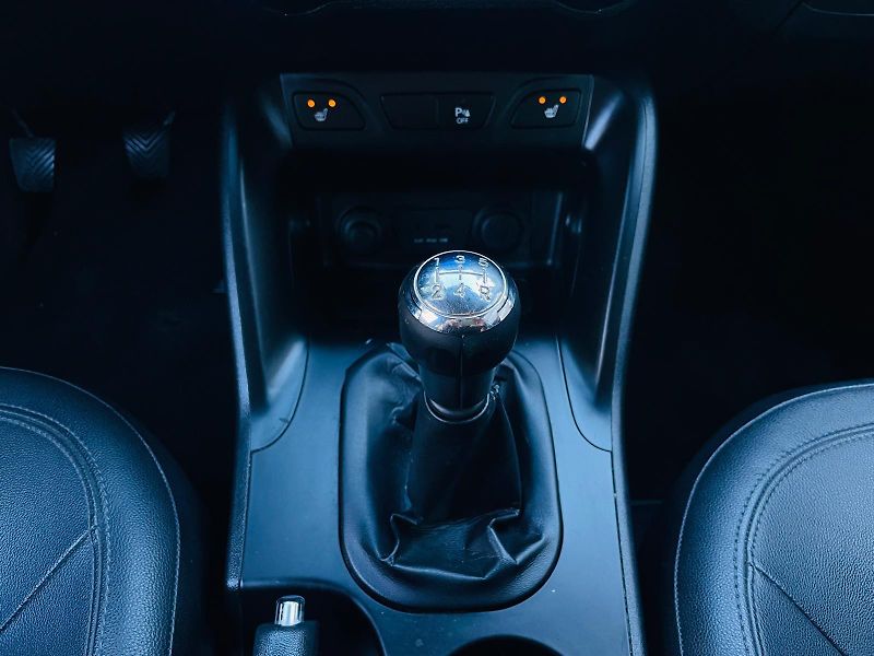 Hyundai ix35 2.0i MANUÁL VÝHŘEV SERVISKA - fotka 40 z 45