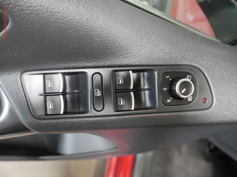 Volkswagen Tiguan (2013) 2.0TDi 4x4, Xenon, park.čidla - fotka 22 z 23