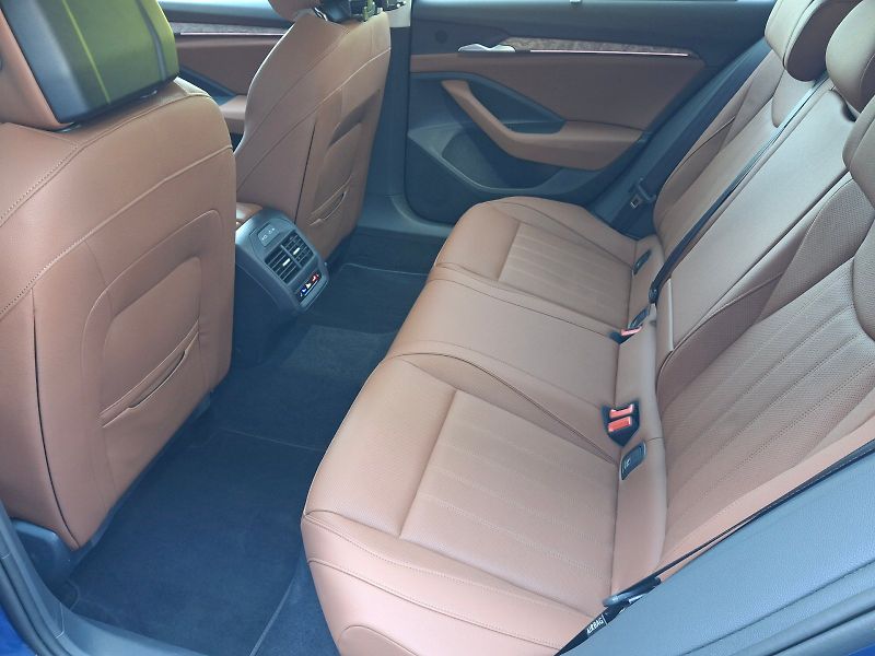 Škoda Superb (2025) Combi iV L&K DSG 1,5TSi 150kW - fotka 33 z 35
