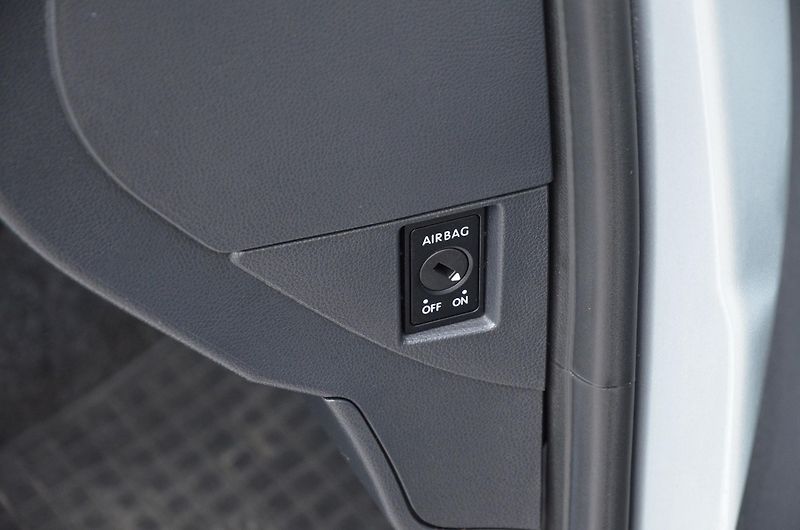 Škoda Fabia (2012) 1.2i ACTIVE / VYHŘ. SEDADLA - fotka 11 z 28