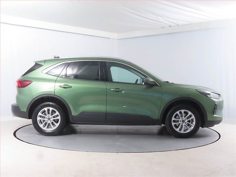 Ford Kuga (2024) Titanium 1.5 EcoBoost - fotka 6 z 15