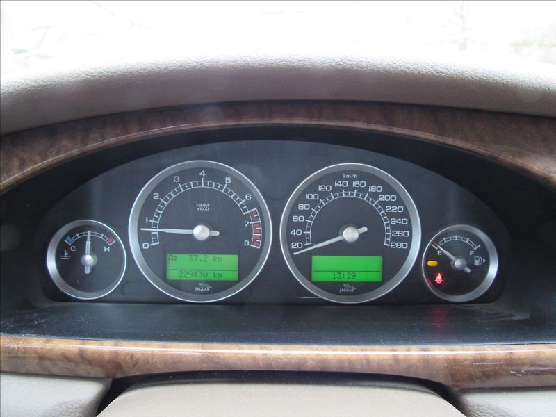 Jaguar S-Type 3,0 i Exclusive 175 KW - fotka 13 z 28