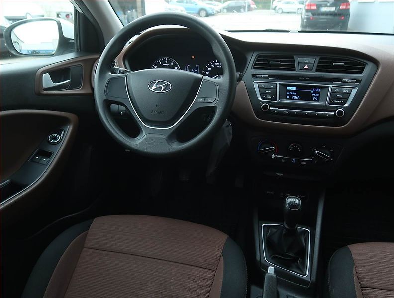 Hyundai i20 (2016) 1.2, Serv.kniha - fotka 7 z 17