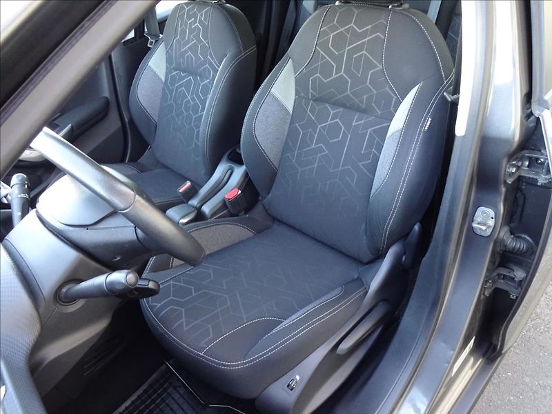Peugeot 2008 1,2i 61kW - fotka 18 z 55