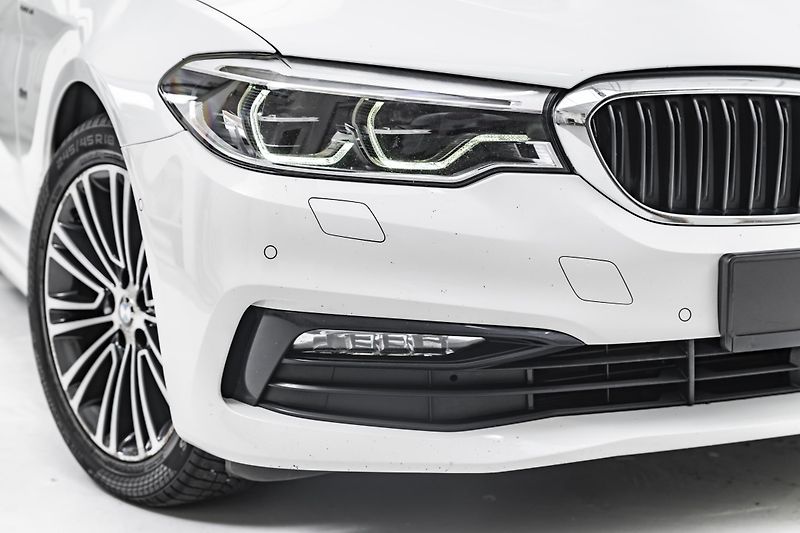 BMW Řada 5 520d xDrive*1.majitel*nebouran - fotka 15 z 39