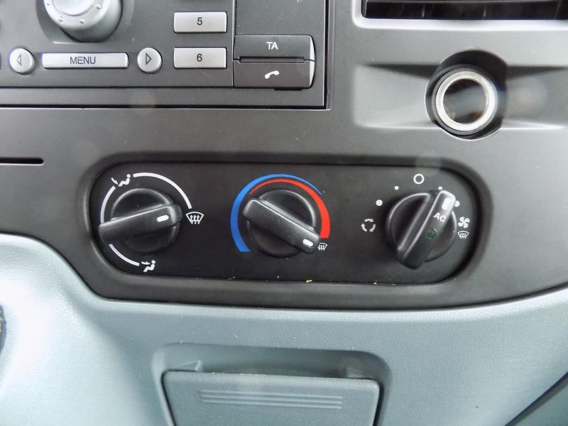Ford Transit 2,2 TDCI SWB TREND AC 9 MÍST - fotka 31 z 43