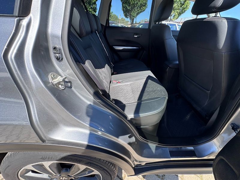 Suzuki Vitara (2019) 4X4 103 KW BOOS. TAŽNÉ 1.MAJ - fotka 41 z 50