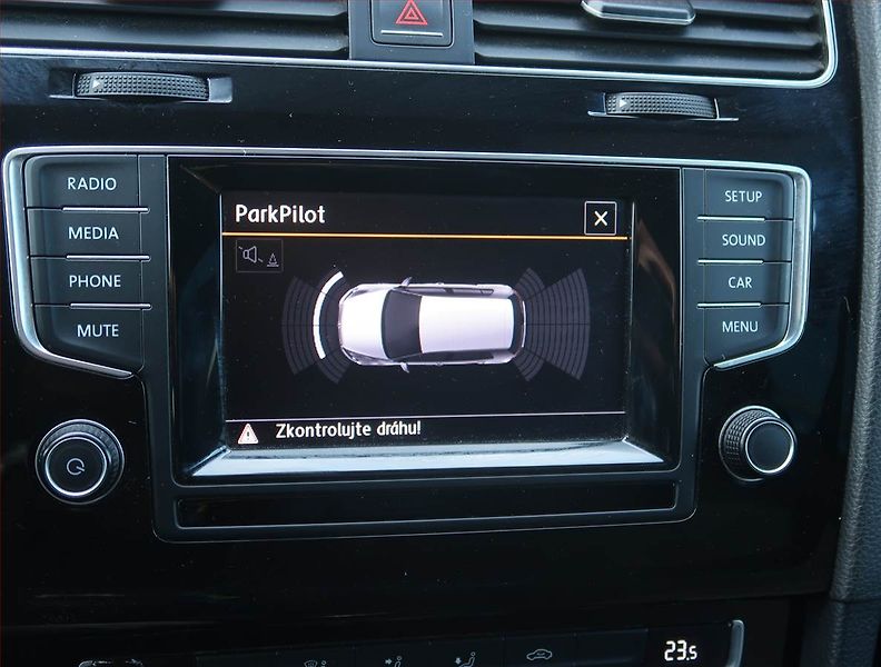 Volkswagen Golf (2014) R-Line 2.0 TDI, Xenony - fotka 17 z 17