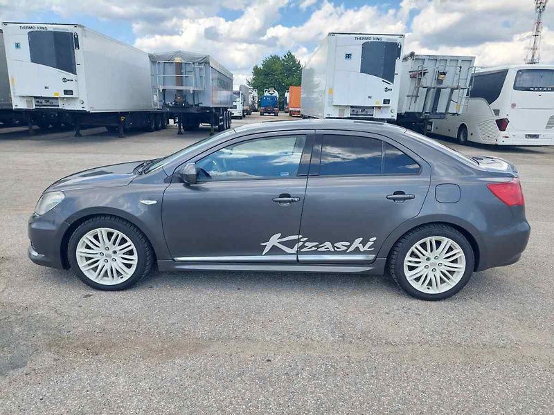 Suzuki Kizashi 2.4 4WD - fotka 5 z 59