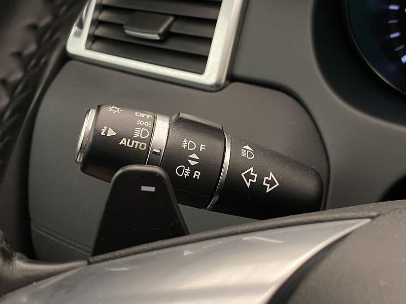 Land Rover Discovery Sport TD4 HSE AWD AUT CZ REZERVACE - fotka 21 z 42