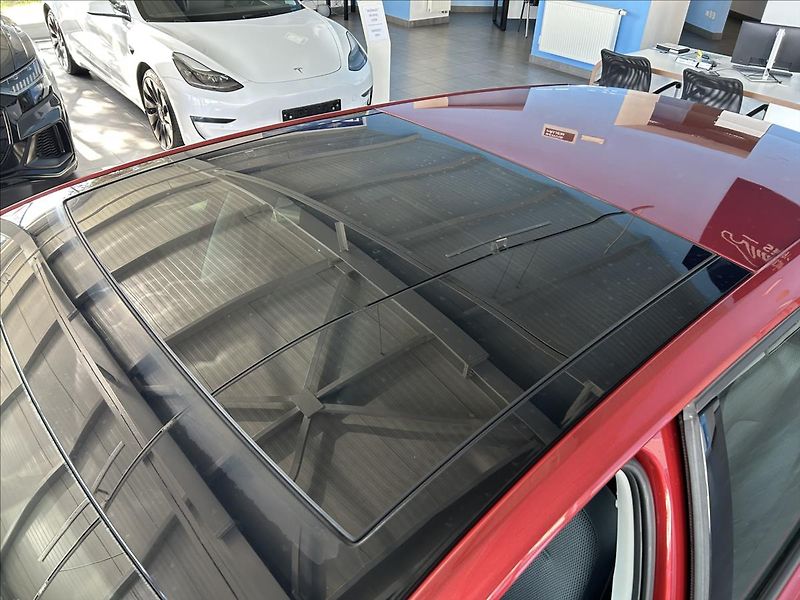 Volkswagen Golf 1,2   TSI 77kW,SERVISKA,TAŽNÉ - fotka 22 z 27