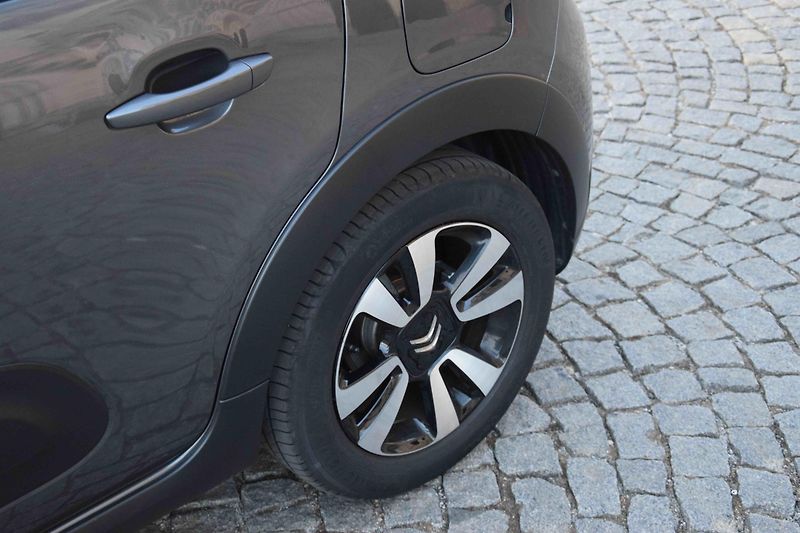 Citroën C3 (2023) 1.2 PureTech 81kWS&S Shine - fotka 12 z 26