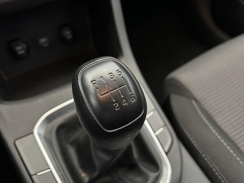Hyundai i30 1.5 GDi Start Plus kombi - fotka 14 z 21