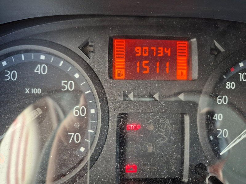 Renault Clio (2008) 1.2 i  + zimáky ROZVODY - fotka 21 z 28