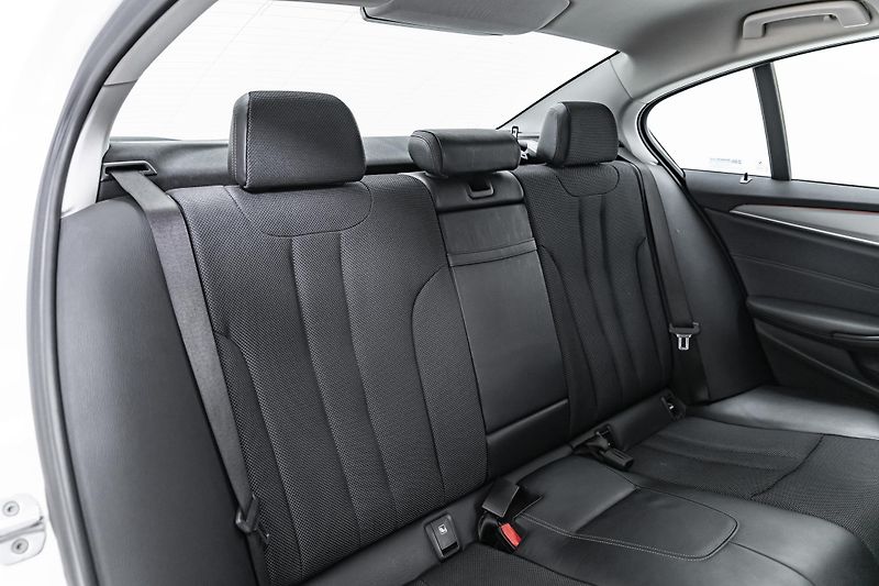 BMW Řada 5 520d xDrive*1.majitel*nebouran - fotka 16 z 39