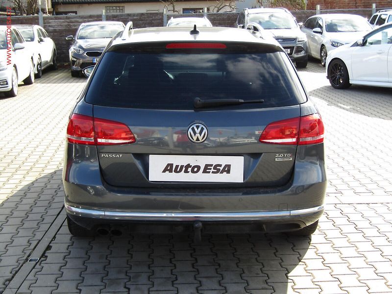 Volkswagen Passat (2012) 2.0 TDi, DSG, kůže, panor. - fotka 5 z 23