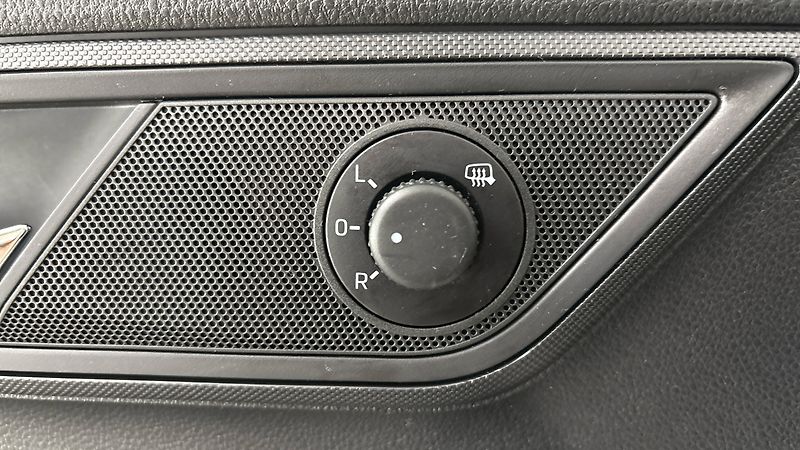 Škoda Fabia 1.0 TSI Ambition Combi - fotka 22 z 24