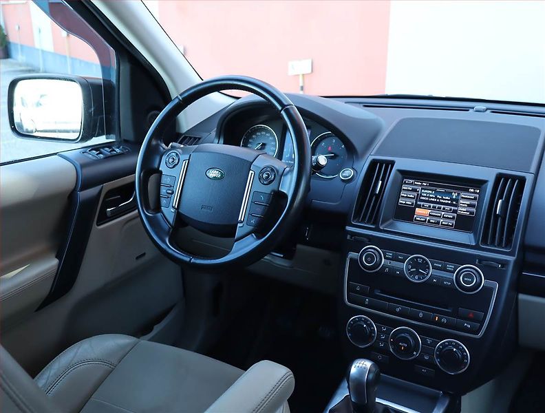 Land Rover Freelander (2014) 2.2 TD4, Tempomat - fotka 7 z 18