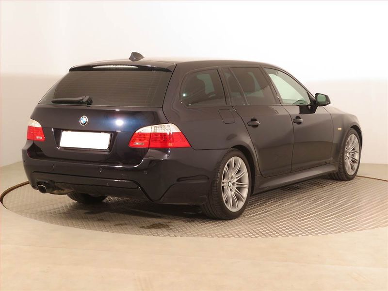 BMW Řada 5 (2010) M Paket 520d, Serv.kniha, Navi - fotka 5 z 16