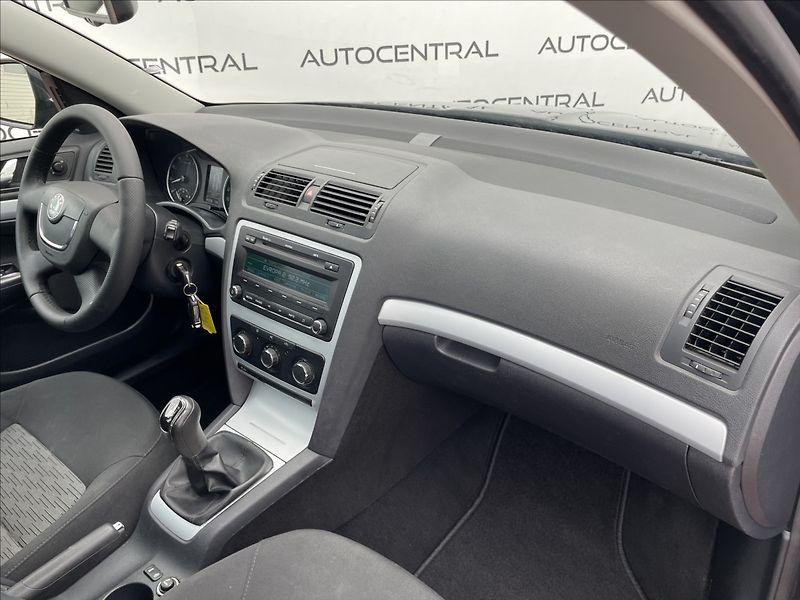 Škoda Octavia 1,2 TSi,77kW,STK 9/28,serv.kn. - fotka 16 z 20