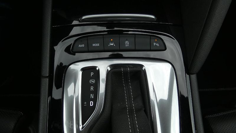 Opel Insignia ST 2,0 T 4x4 GSi - fotka 16 z 27