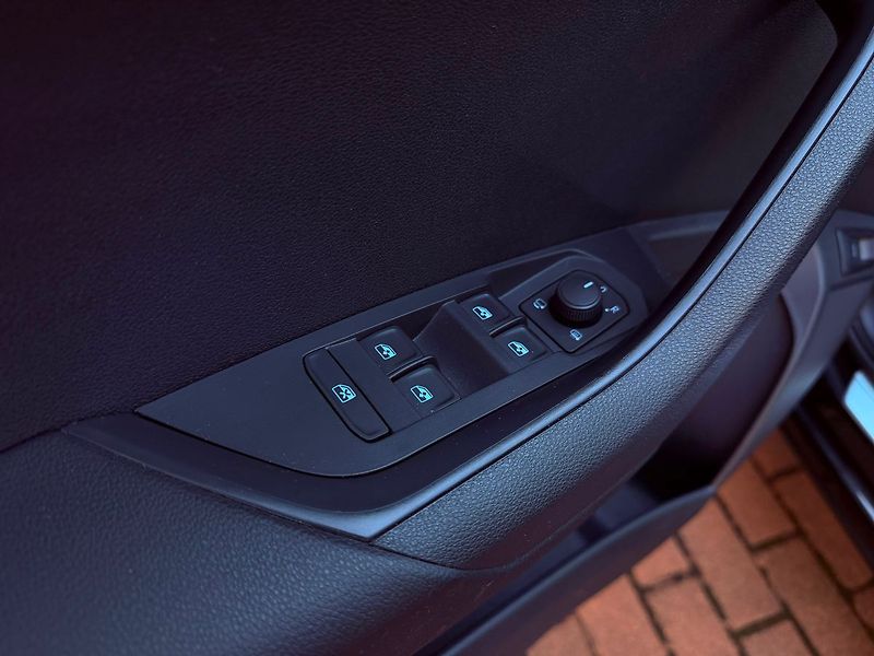 Škoda Karoq 1.5 TSi DSG Style, ČR, 1.Maj - fotka 14 z 34