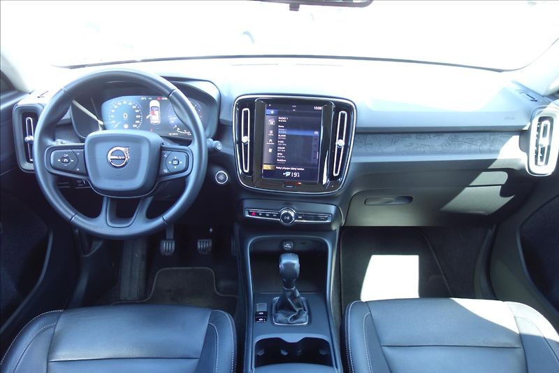Volvo XC40 2,0 D3 110KW, MANUAL, FWD. - fotka 18 z 37