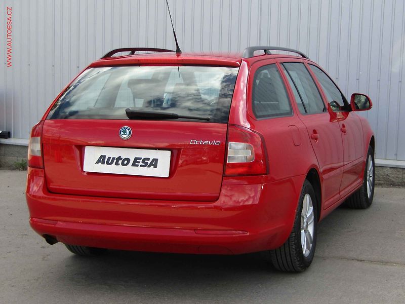 Škoda Octavia (2010) 1.2 TSi, ČR, Ambiente - fotka 4 z 15