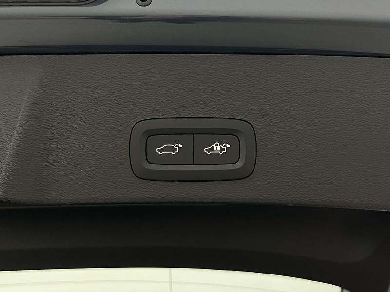 Volvo XC40 (2026) B4 ULTRA DARK AUT - fotka 16 z 43