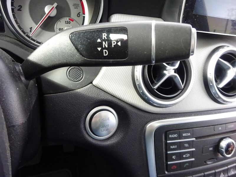 Mercedes-Benz GLA 200d 100kW 4MATIC PANORAMA  - fotka 24 z 40