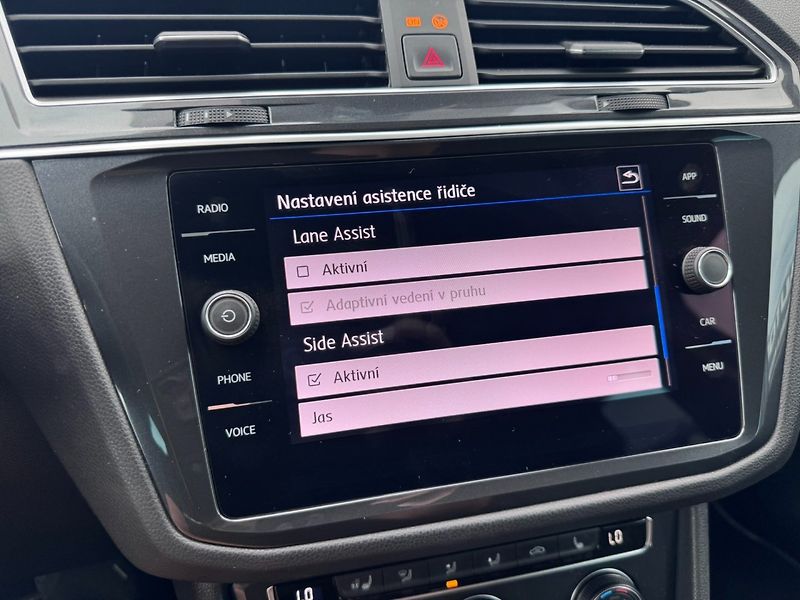 Volkswagen Tiguan (2020) R-LINE 1,5 TSI 110 KW 1. MAJ - fotka 33 z 50
