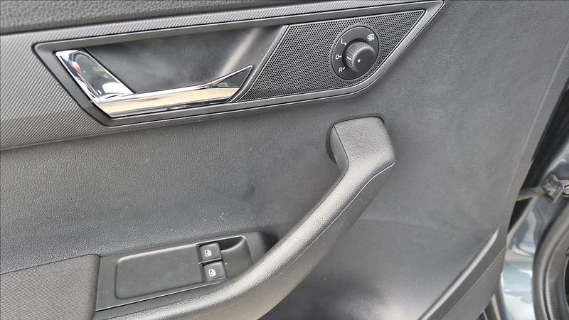 Škoda Fabia 1,0 TSi 70 Kw kombi Ambition - fotka 17 z 23