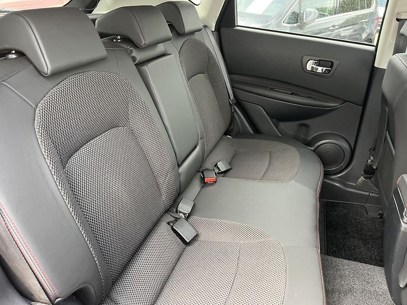 Nissan Qashqai (2009) 2.0i 104 KW, 4x4, Panorama - fotka 16 z 18