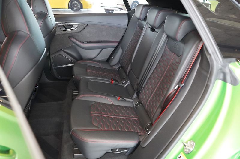 Audi RS Q8 Exclusive, Karbon brzdy, Pano - fotka 46 z 50